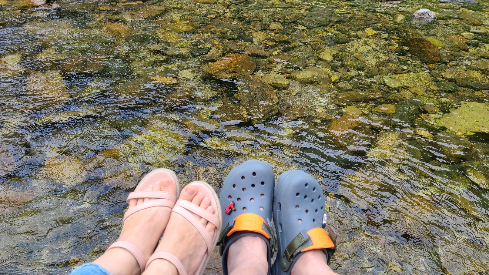 시크릿문 펜션 옆 계곡