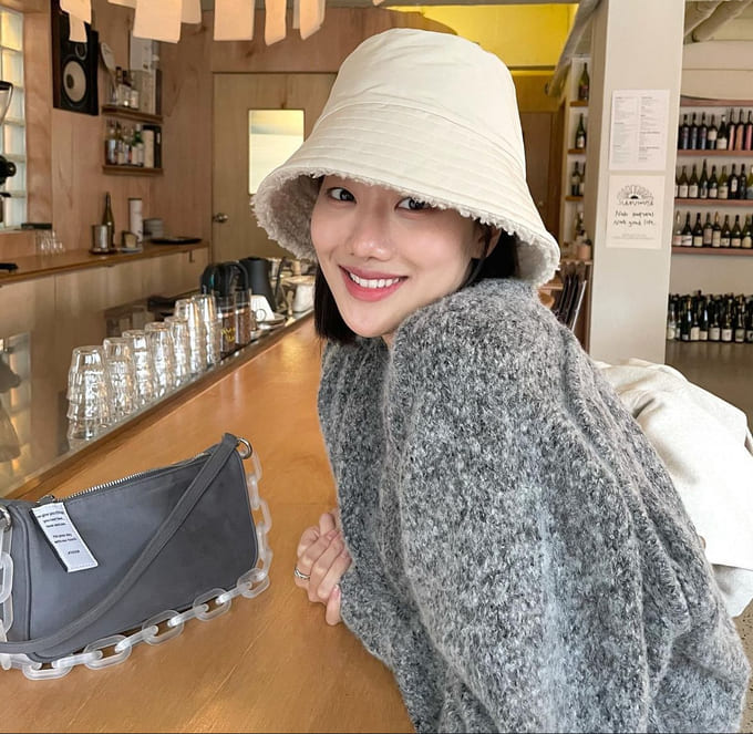 이나은 사복