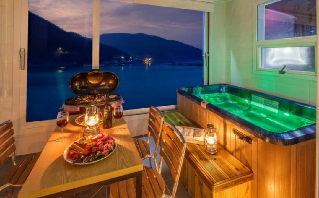 통영 메이블루 펜션 201호 스파