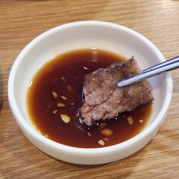 소스에_찍은_갈비