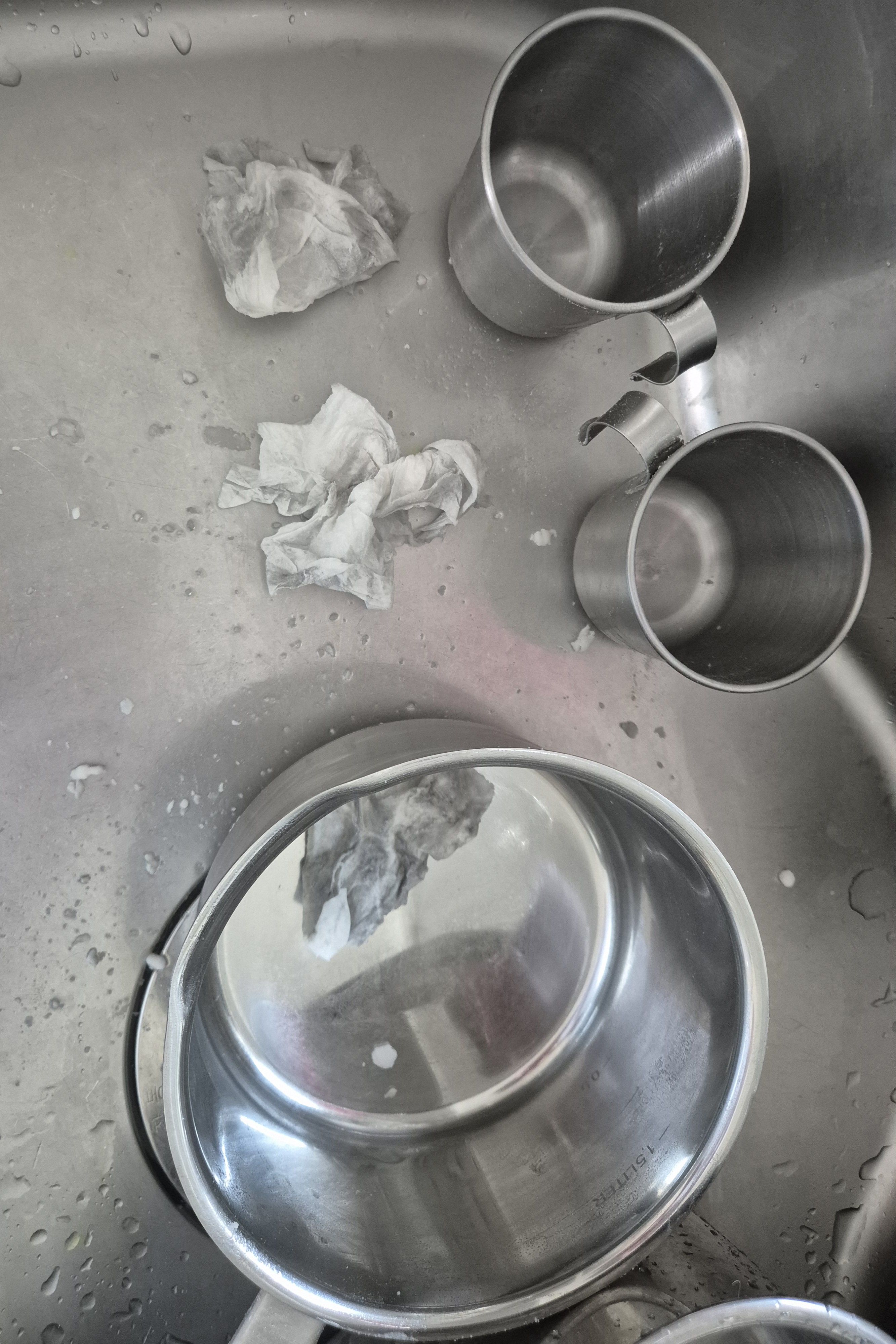 새 스테인리스 제품에서 뭍어나온 연마제