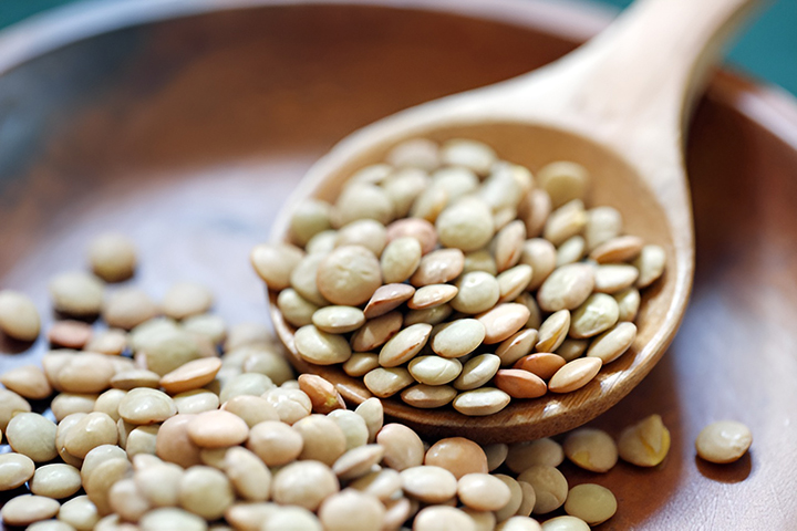 수저에-담긴-렌틸콩