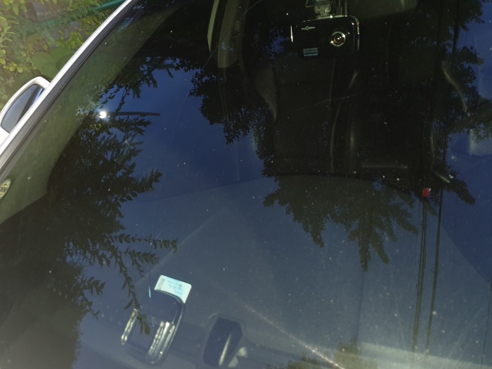 파손된-자동차-앞유리