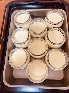 체에 거른 액체를 병에 부어 중탕으로 오븐에 굽기