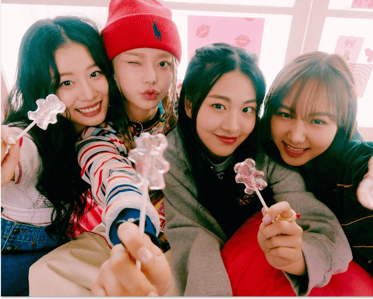 피프티 피프티 단체 사진