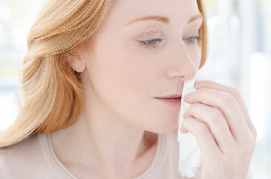 코피가 나는 여성