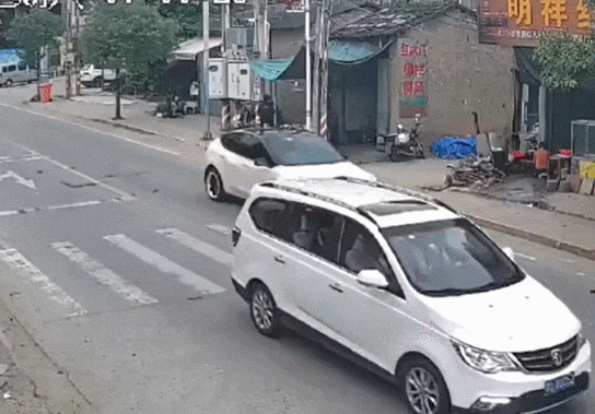 테슬라, 중국서 오작동 2명 사망 사고 부인
