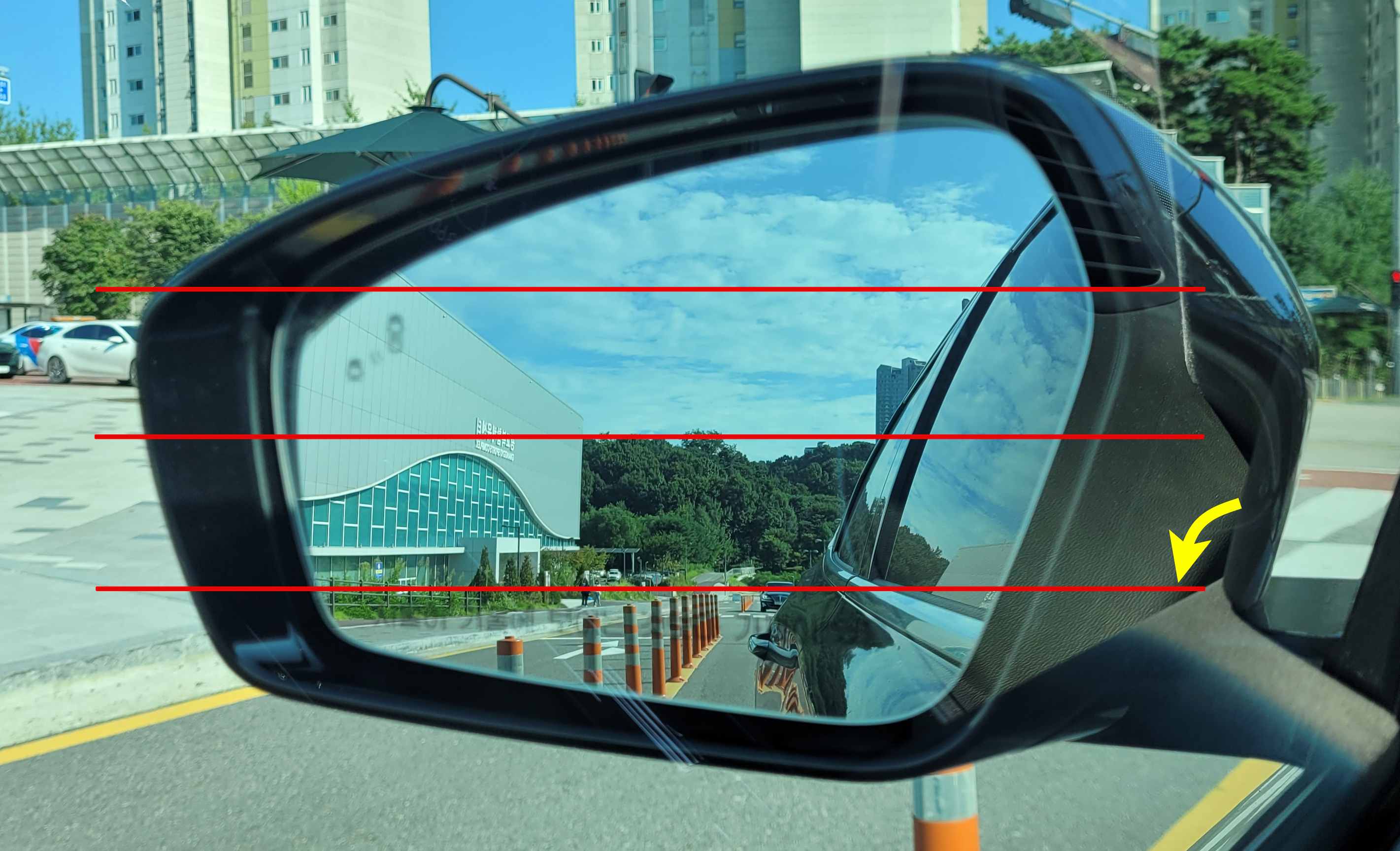 운전석 사이드 미러 위치 맞추기