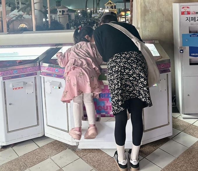 정려원 사복