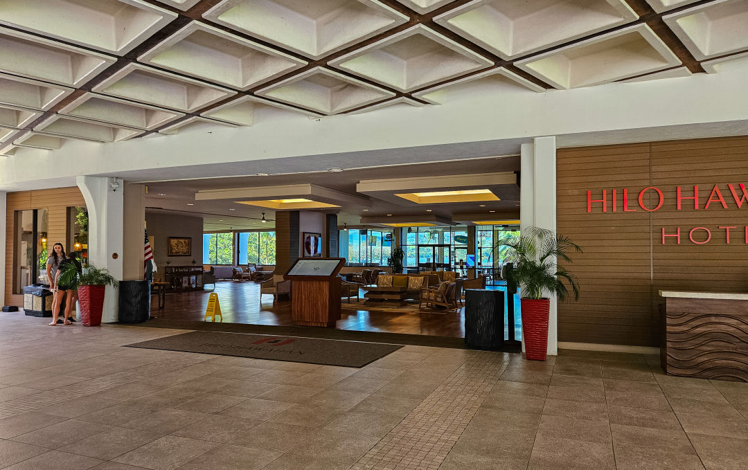 캐슬 힐로 하와이안 호텔 입구