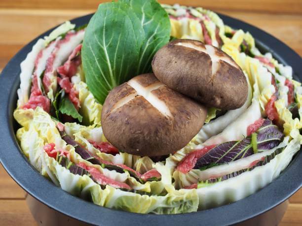 밀푀유나베 &amp; 샤블리(Chablis) 와인 페어링｜겹겹의 부드러움과 투명한 미네랄의 만남