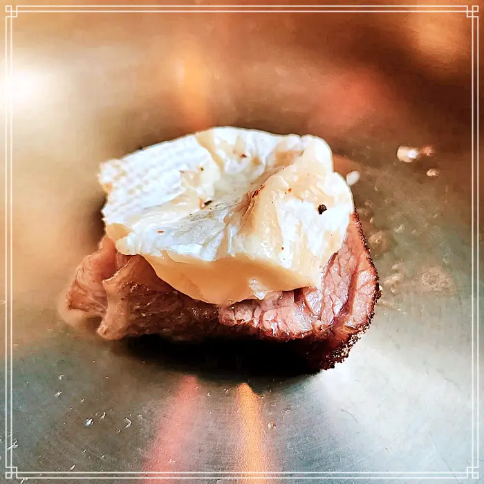 박명수 명수 세끼 토밥좋아 우대 갈비 위 브리치즈 얹은 모습