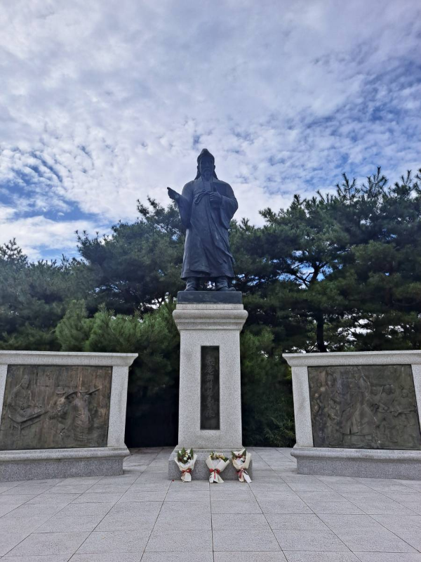 의병 류인석 동상