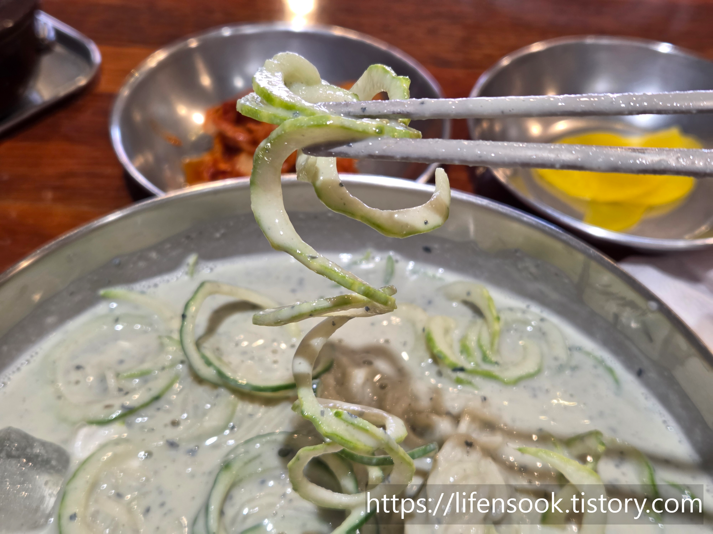 그대가오면 꽃잎 콩국수 5