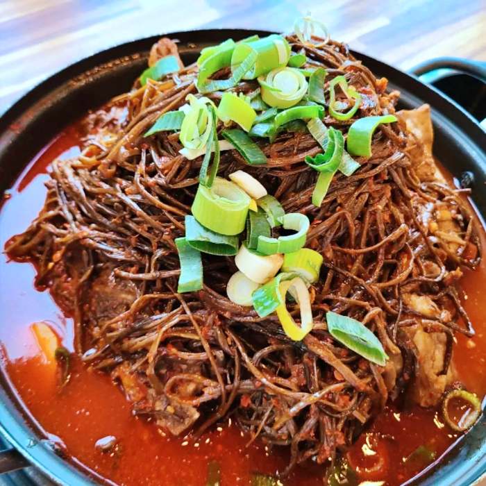 광주 맛집 추천 생방송투데이 감자탕을 덮은 산더미 고구마순 고구마순 감자탕 오늘방송 먹킷리스트