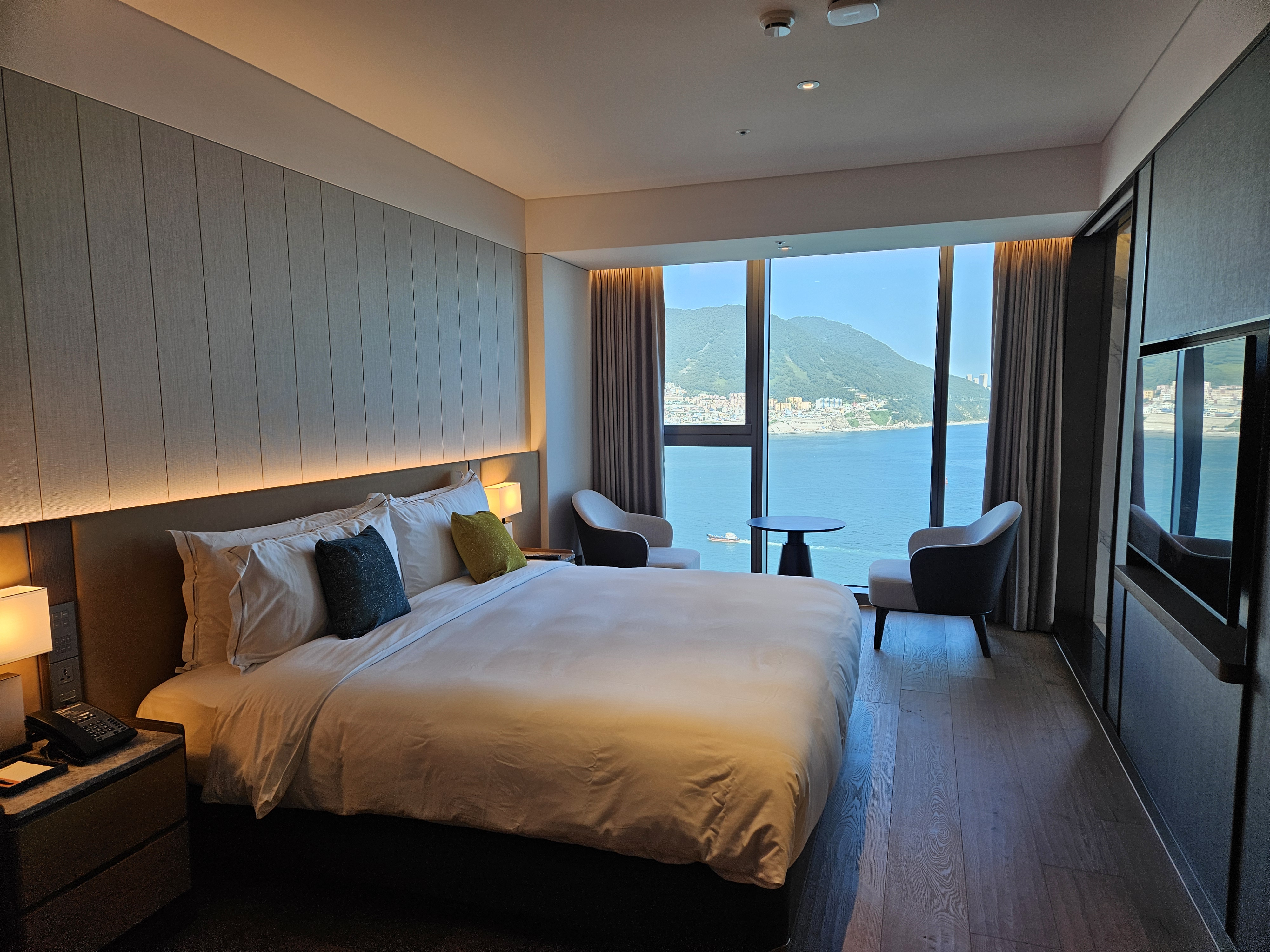 윈덤 그랜드 이그제큐티브 킹 룸 모습