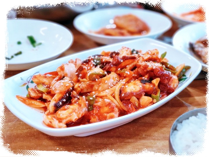 곰치국-문어볶음-맛집