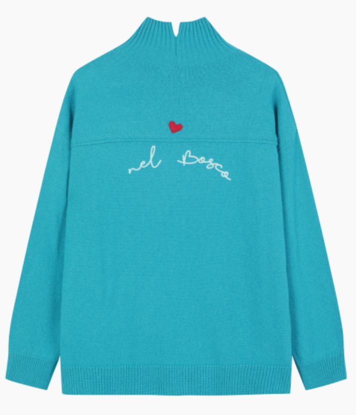 백 하트 자수 터틀넥 니트