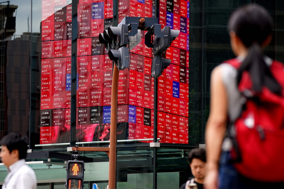 닛케이 증시를 보여주는 도쿄 증권거래소 전광판 모습.