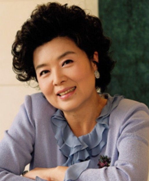 배우 윤미라 불륜스캔들로 헐리우드진출