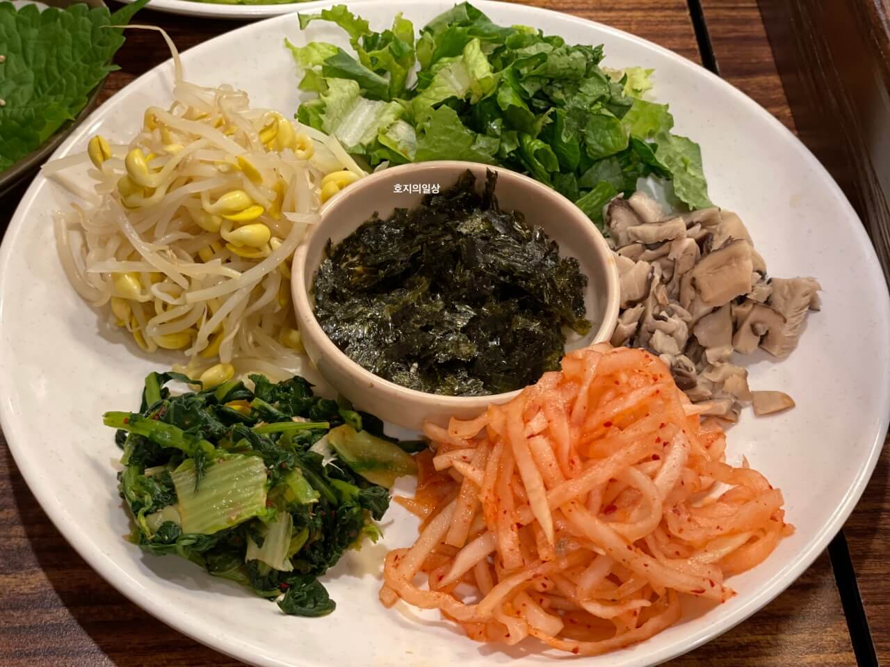 서초 교대역 맛집 마음은 콩밭에 - 보리밥 나물