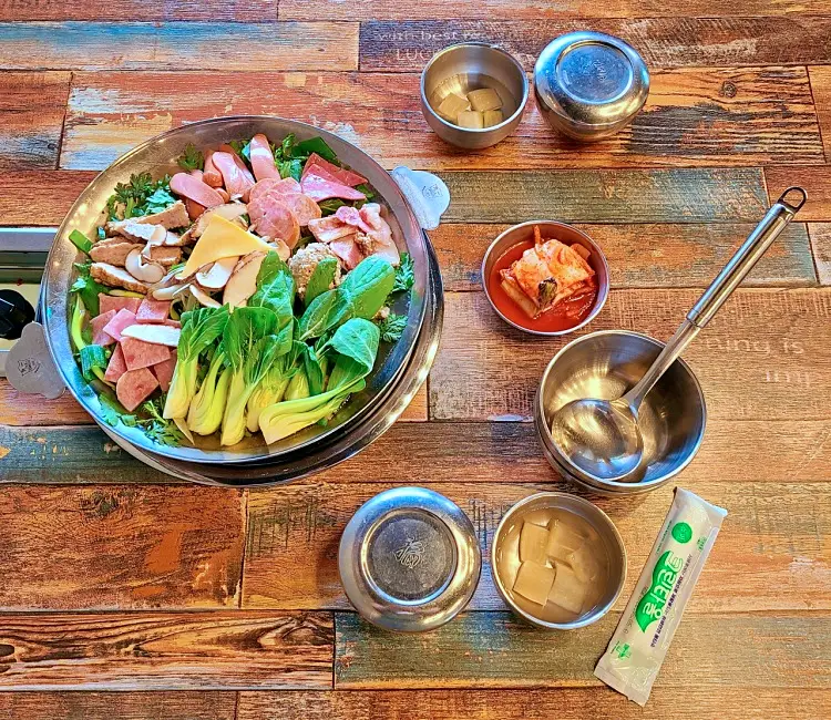 맛있는녀석들 제386회 미나리 들어가 시원한 소세지 베이컨 햄 폭탄 부대찌개 맛있는 식당 파주 맛집 추천 소개