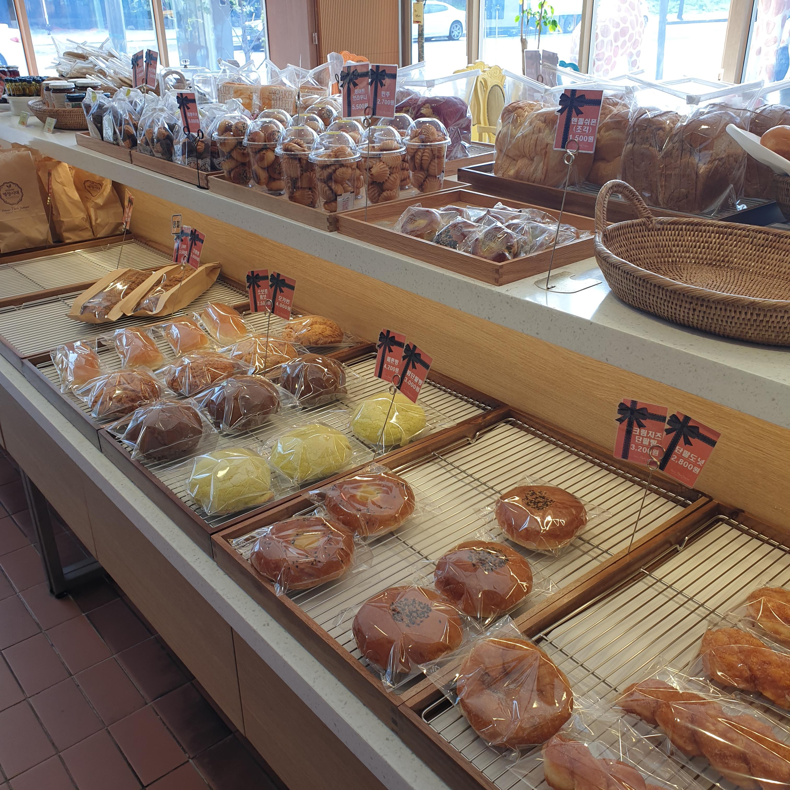 명장시대 빵 진열대