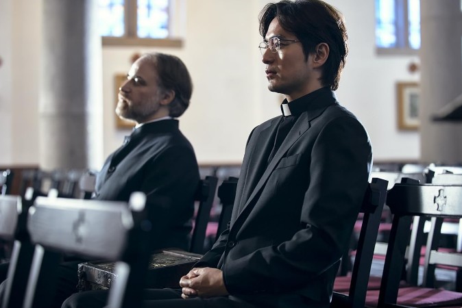 [오컬트 영화 다시보기 추천] 검은 사제들 스핀오프이자 후속작 검은 수녀들 줄거리 등장인물 후기 리뷰 및 비교