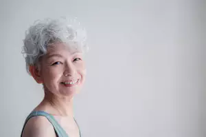 행복해보이는 노인