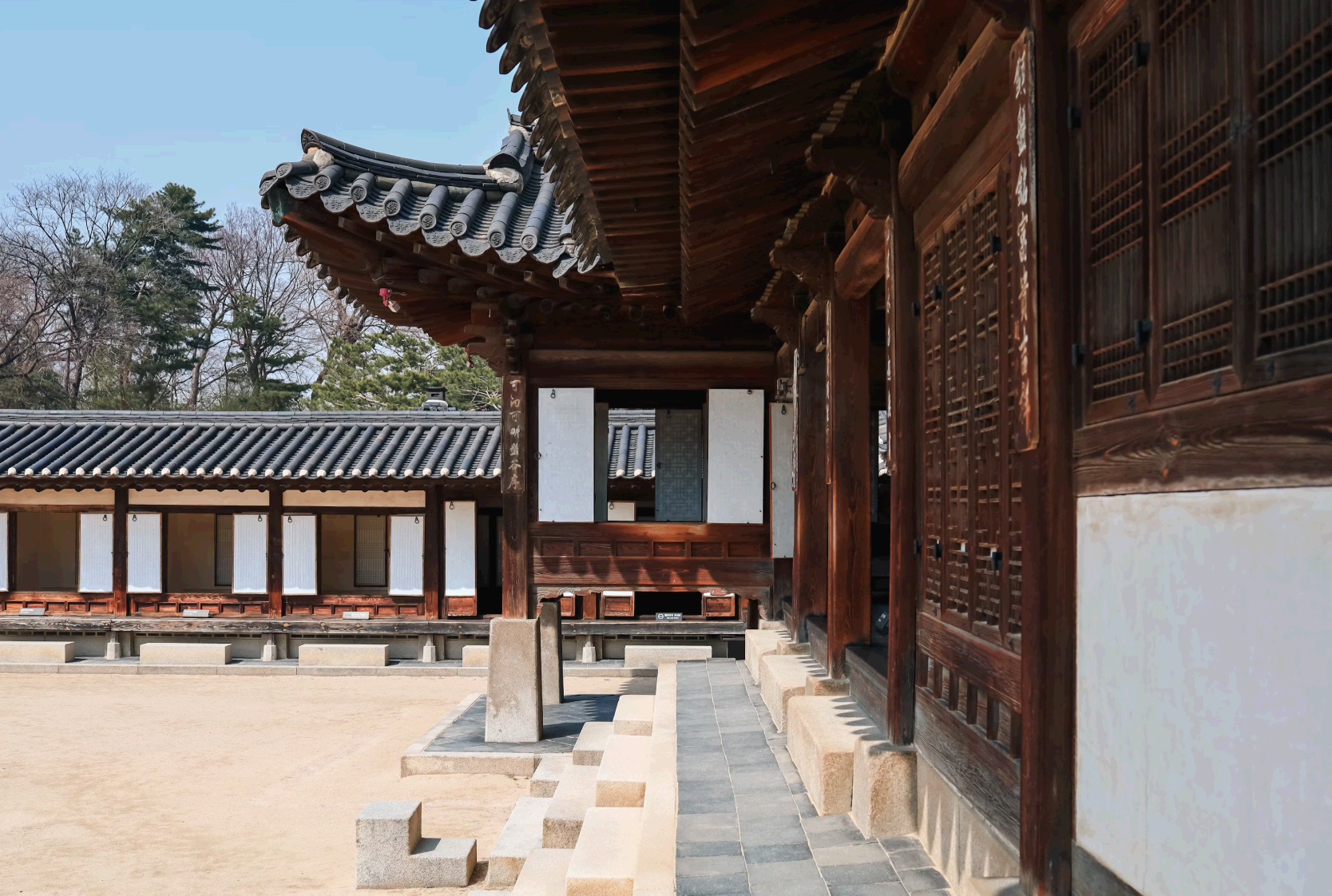 조선 시대 노비들의 거주 공간 ‘행랑채’의 역할과 생활