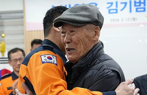 지난 12일 대구 강북소방서에서 열린 '소방영웅 김기범 장학기금 기탁식'에 고(故) 김기범 소방교의 아버지 김경수(83) 씨가 순직 소방공무원 자녀를 위해 써달라며 평생 모아온 5억원을 기부했다. 사진은 기탁식에 참석한 김경수 씨. [사진=소방청]