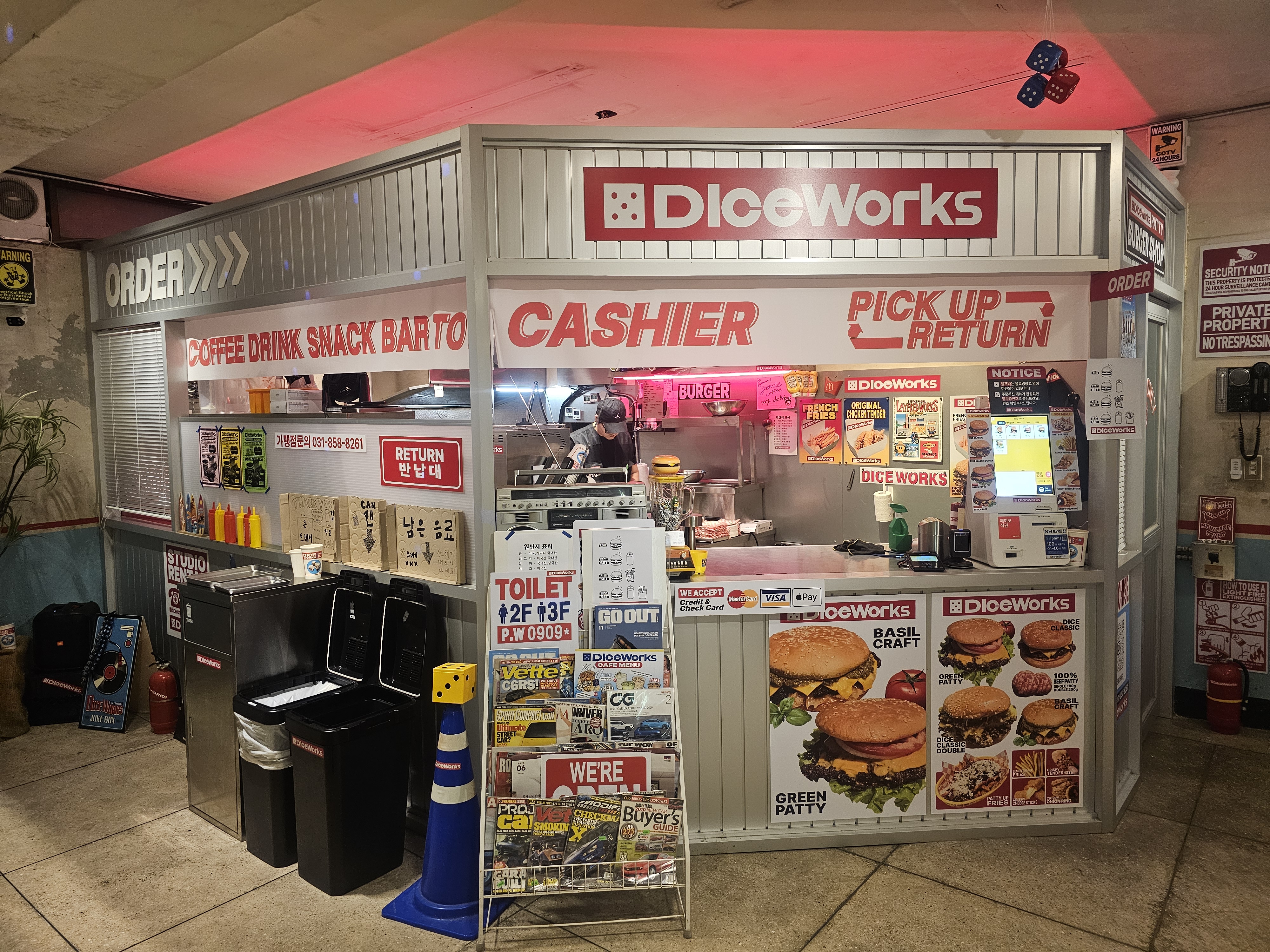 다이스웍스 종로직영점 내부 1