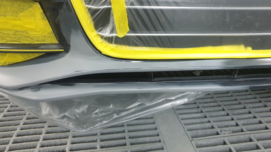 자동차 범퍼수리 - 조수석 쪽 앞 범퍼 하단