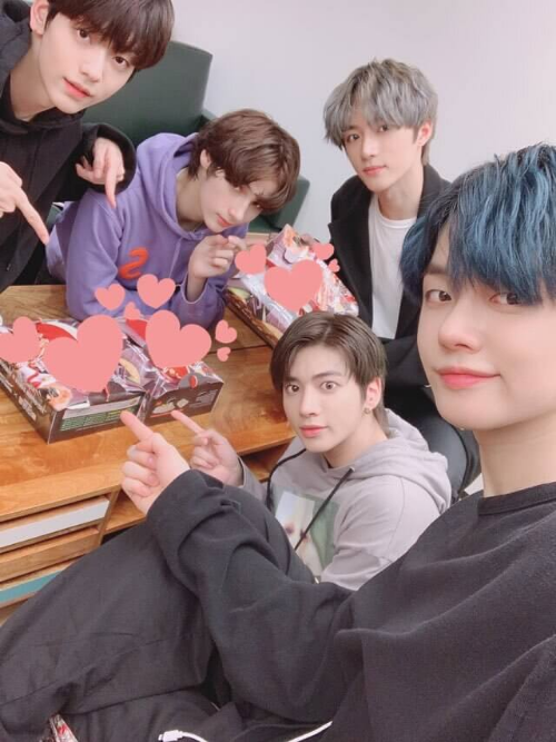 투모로우바이투게더 빌보드 200