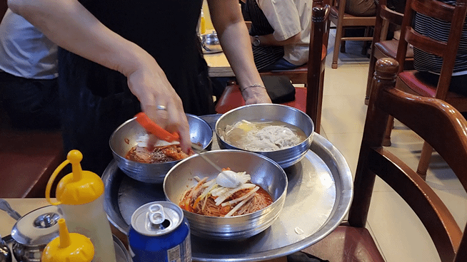 명동 냉면 맛집 회냉면 한 그릇

서울 오래가게 명동함흥면옥 물냉면