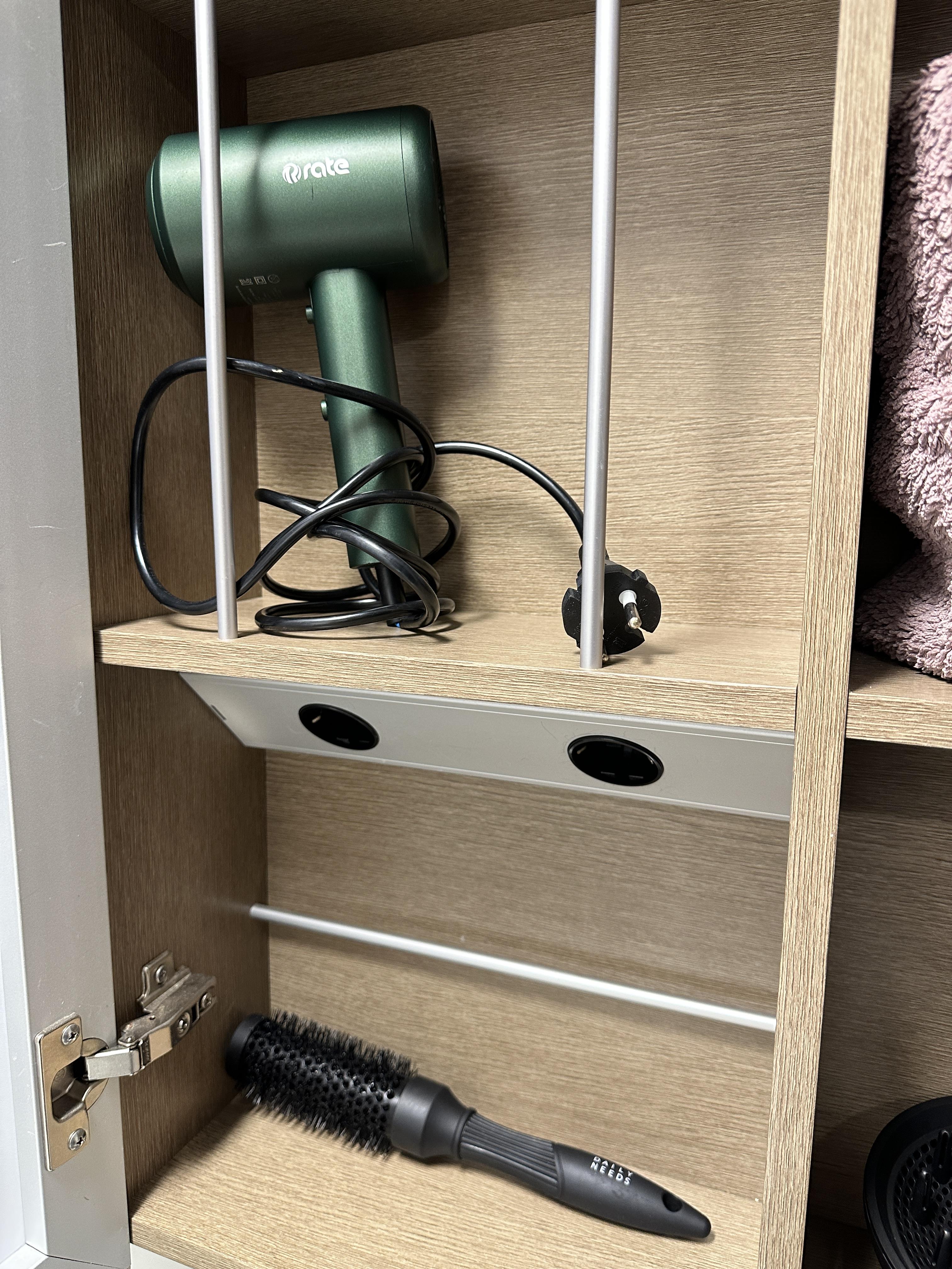 헤어드라이기와 빗