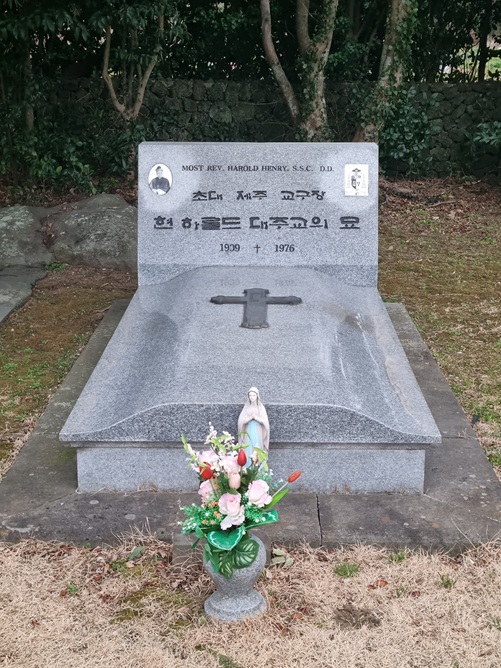 현 하롤드 대주교 묘