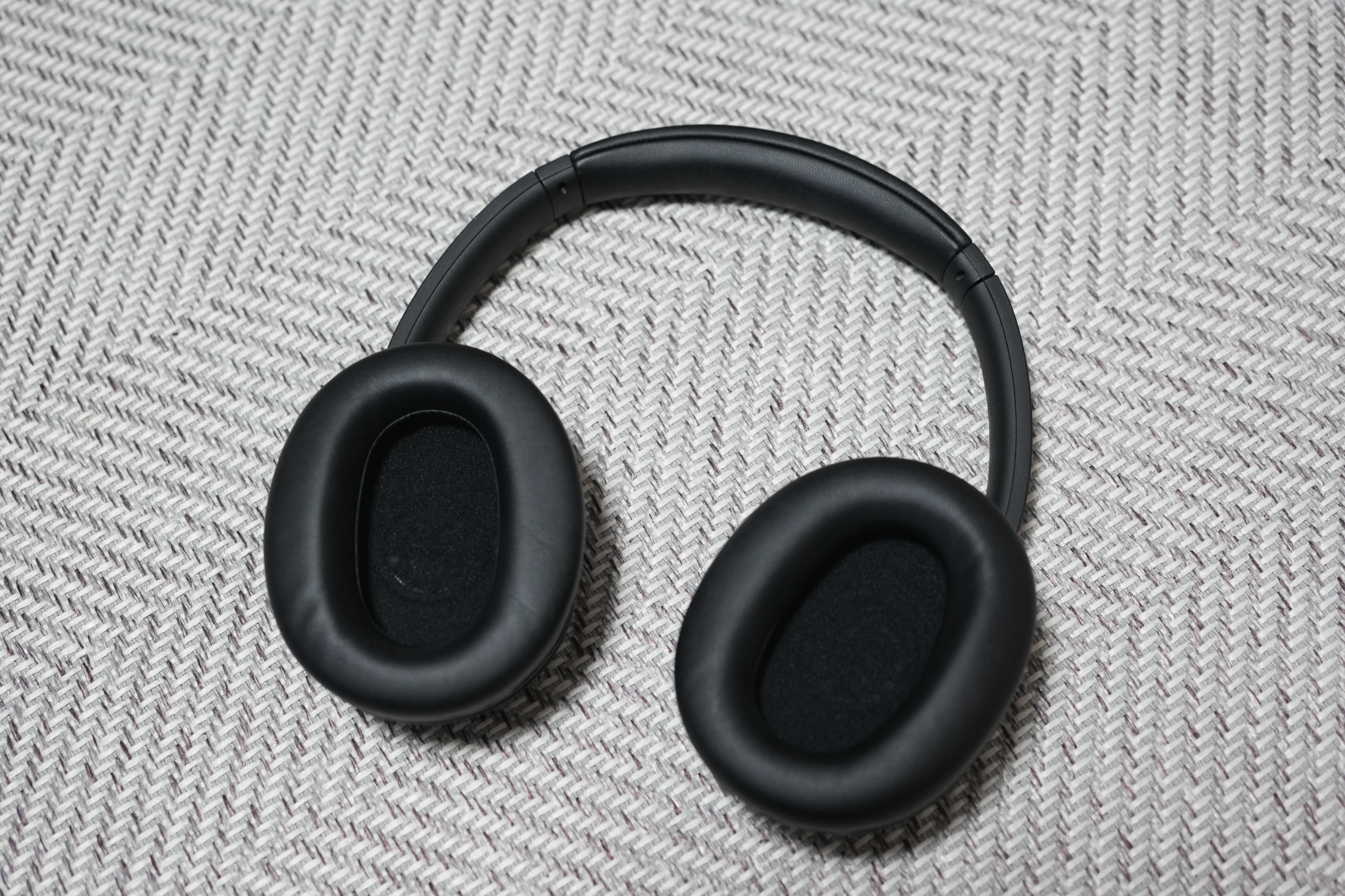 소니 WH-CH720N 디자인