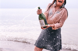 술 가지고 노는 모습