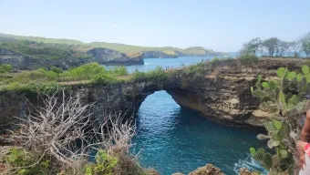 발리 브로큰 비치 Broken Beach 파도와 바람이 만든 천연 아치_22