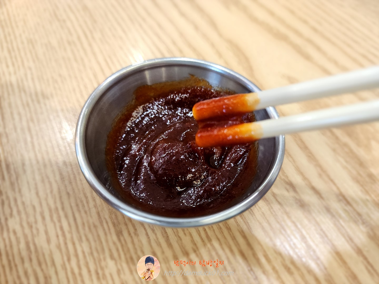 해선장과 스리라차 소스