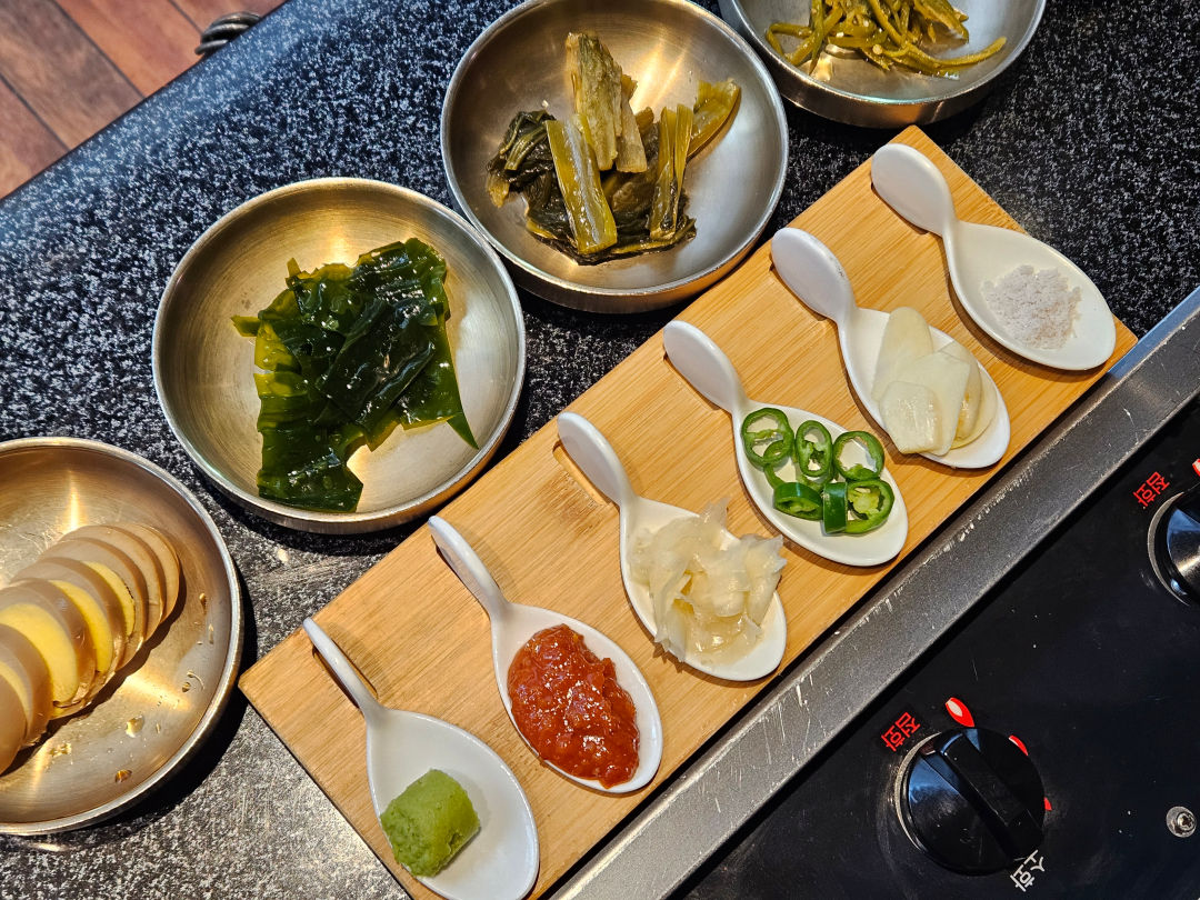 흑돼지 대통령 칼국수 대통령 밑반찬
