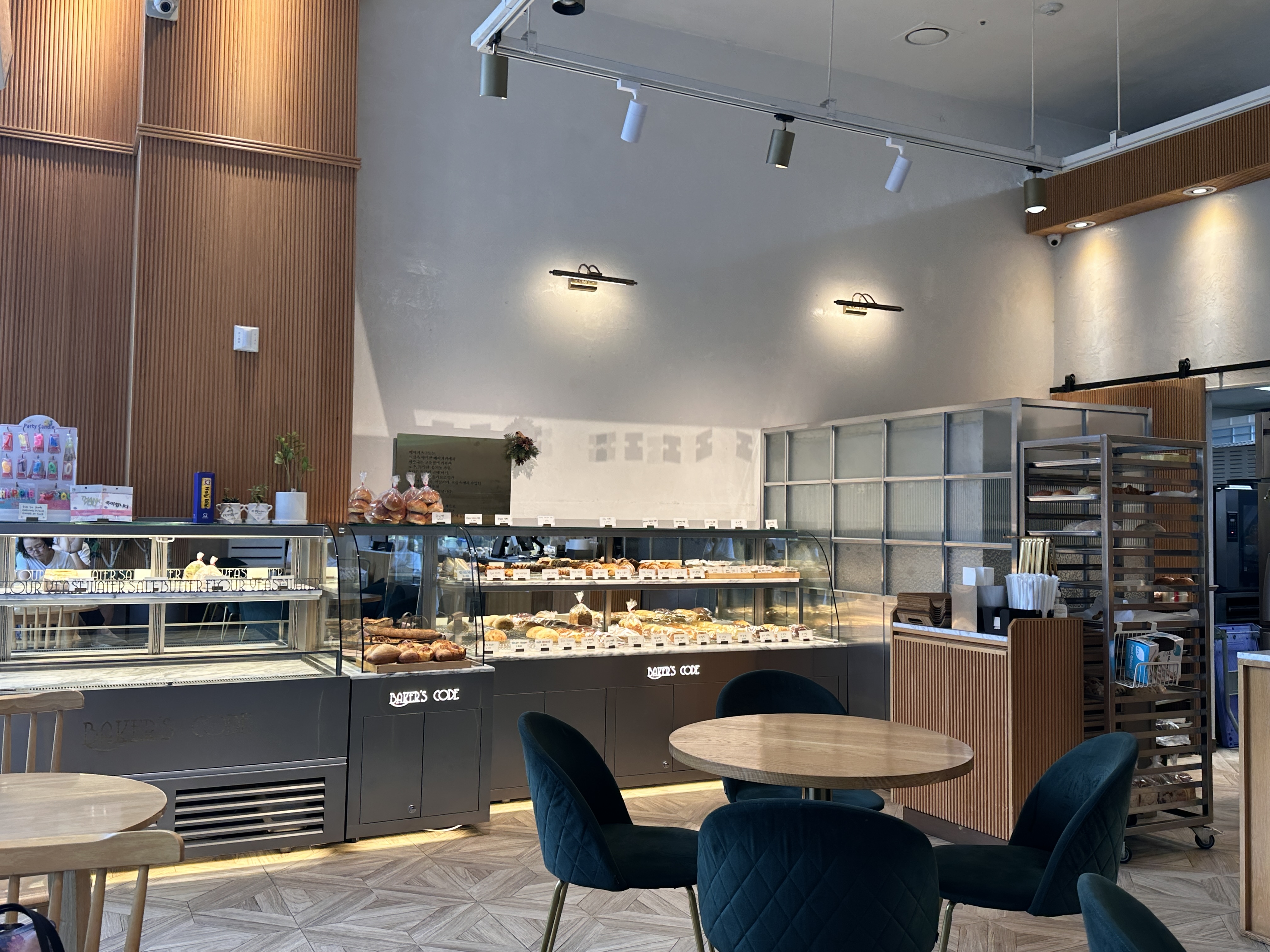 용산 해링턴스퀘어 빵집 추천|프랑스 밀가루로 만든 미니 식빵이 매력적인 베이커스 코드