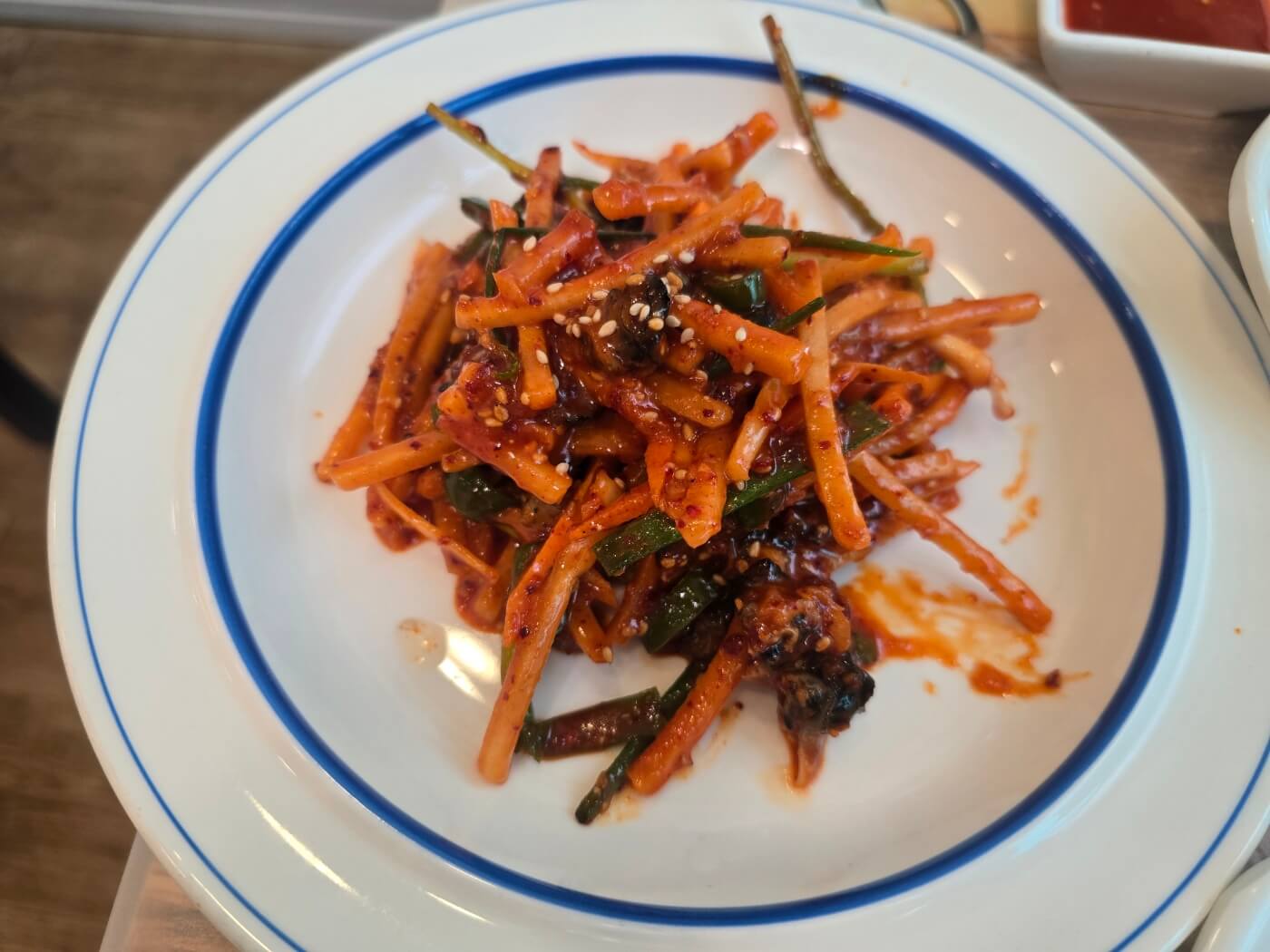 무우와 작은 고등으로 만들어진 초무침