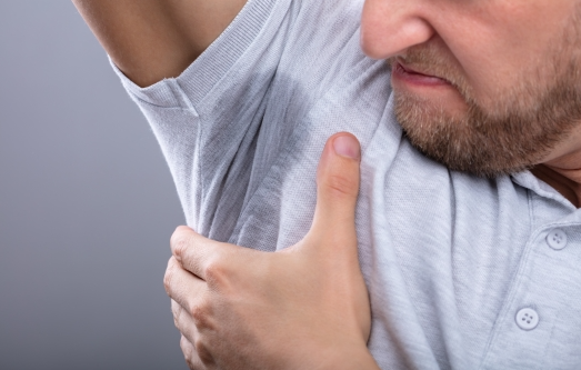 땀-겨드랑이암내