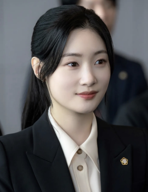 정채연(강효민 역)