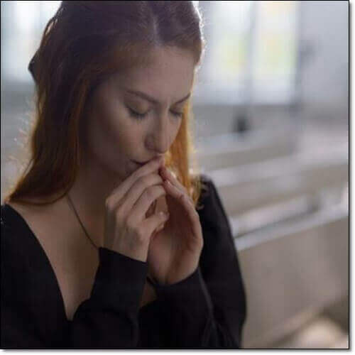 독감에 걸린 여성