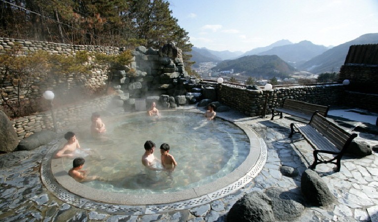 수안보온천 마을 산책과 온천 전경