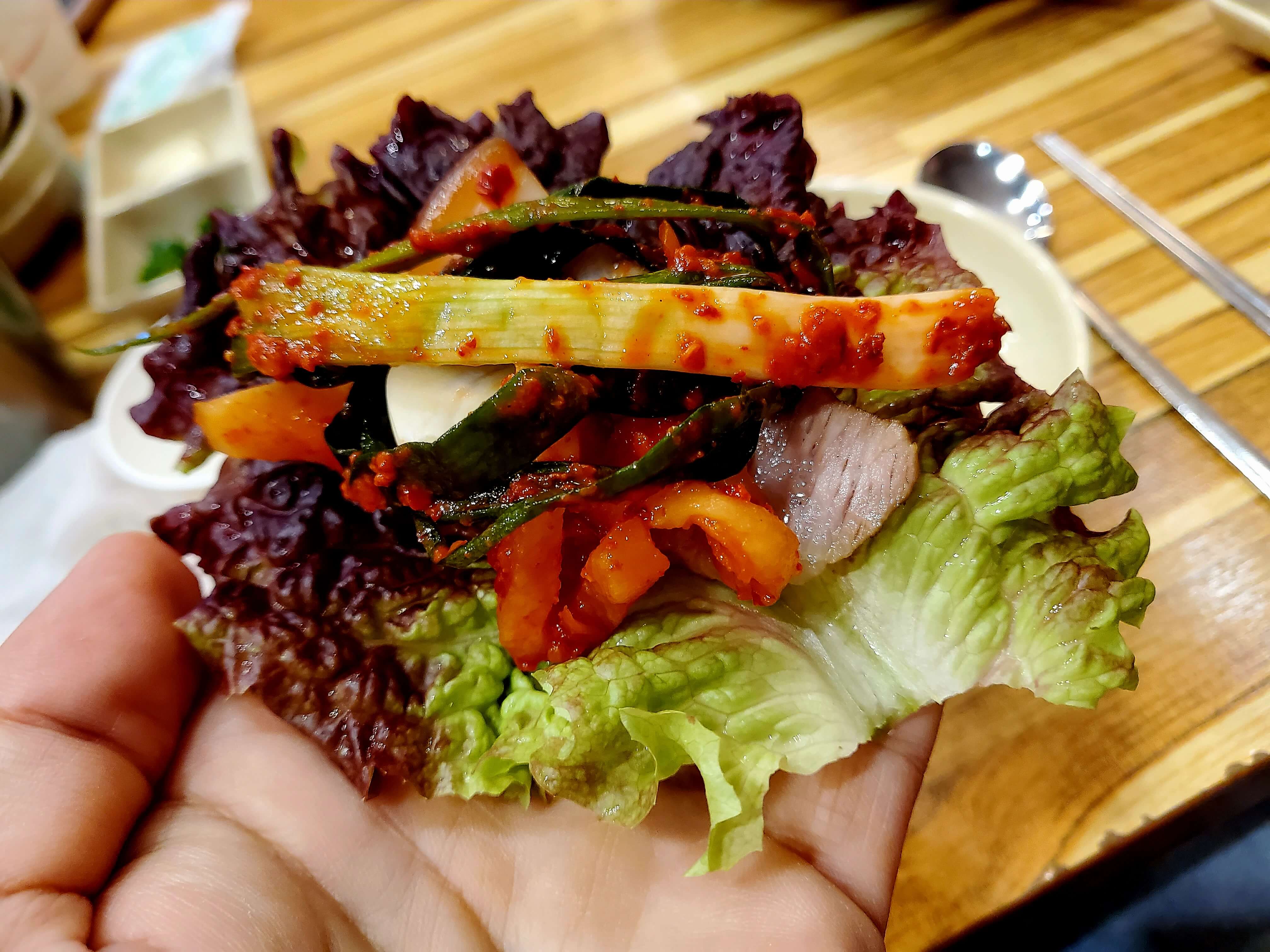 보쌈은 한국의 전통음식 중 하나