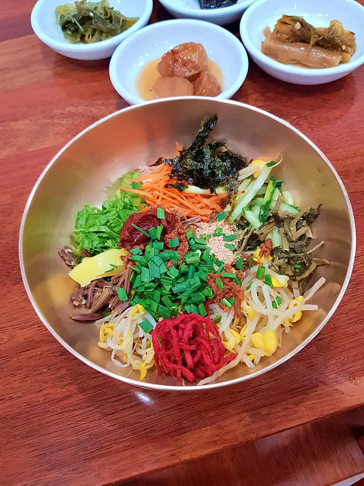 손맛으로 높인 품격의 한 그릇 35년 노포 가마솥 육회 비빔밥 요리 전주 맛집 추천 생방송투데이 고수뎐
